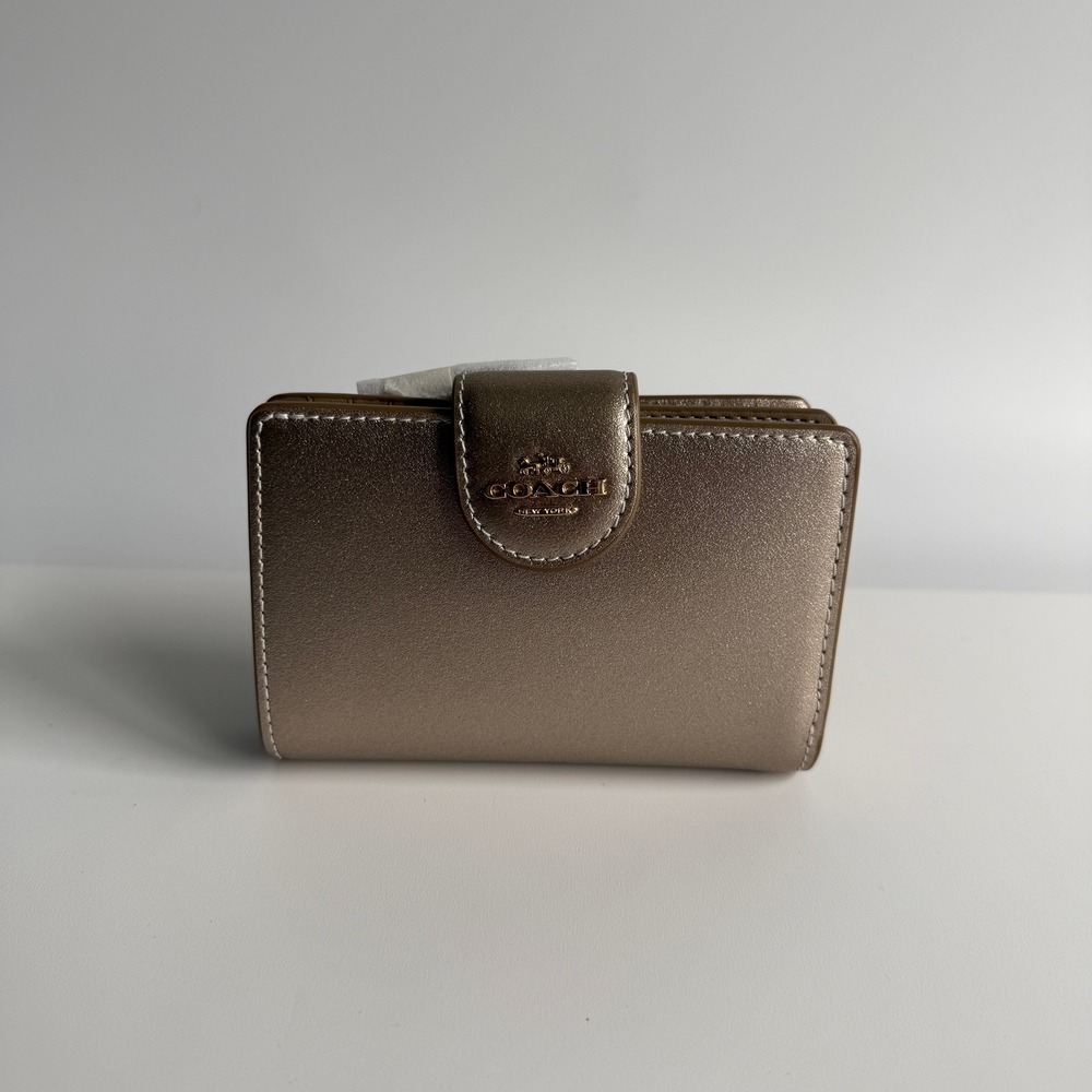 Coach Medium Corner Zip Wallet Light Champagne Pearlized Leather CW528
